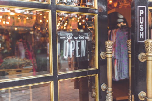 7 powodów, dla których warto otworzyć sklep stacjonarny.